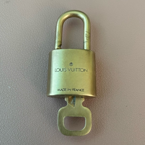 Authentic vintage Louis Vuitton Lock and Key 320 - Picture 4 of 4